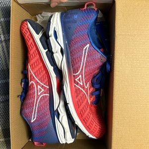 Mizuno Women’s Waverider 23 size 8.5